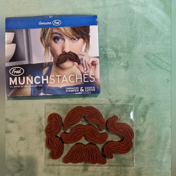 Mustache Cookie Cutters NIB - Picture 2 of 3